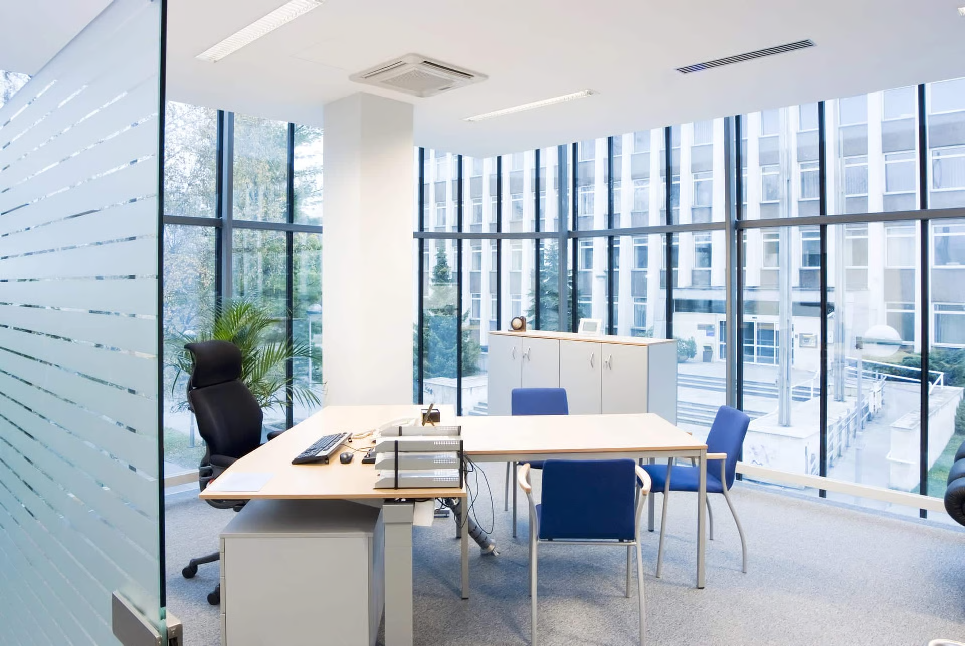 Bureaux professionnels à Paris 7 entretenus par Baldonedo